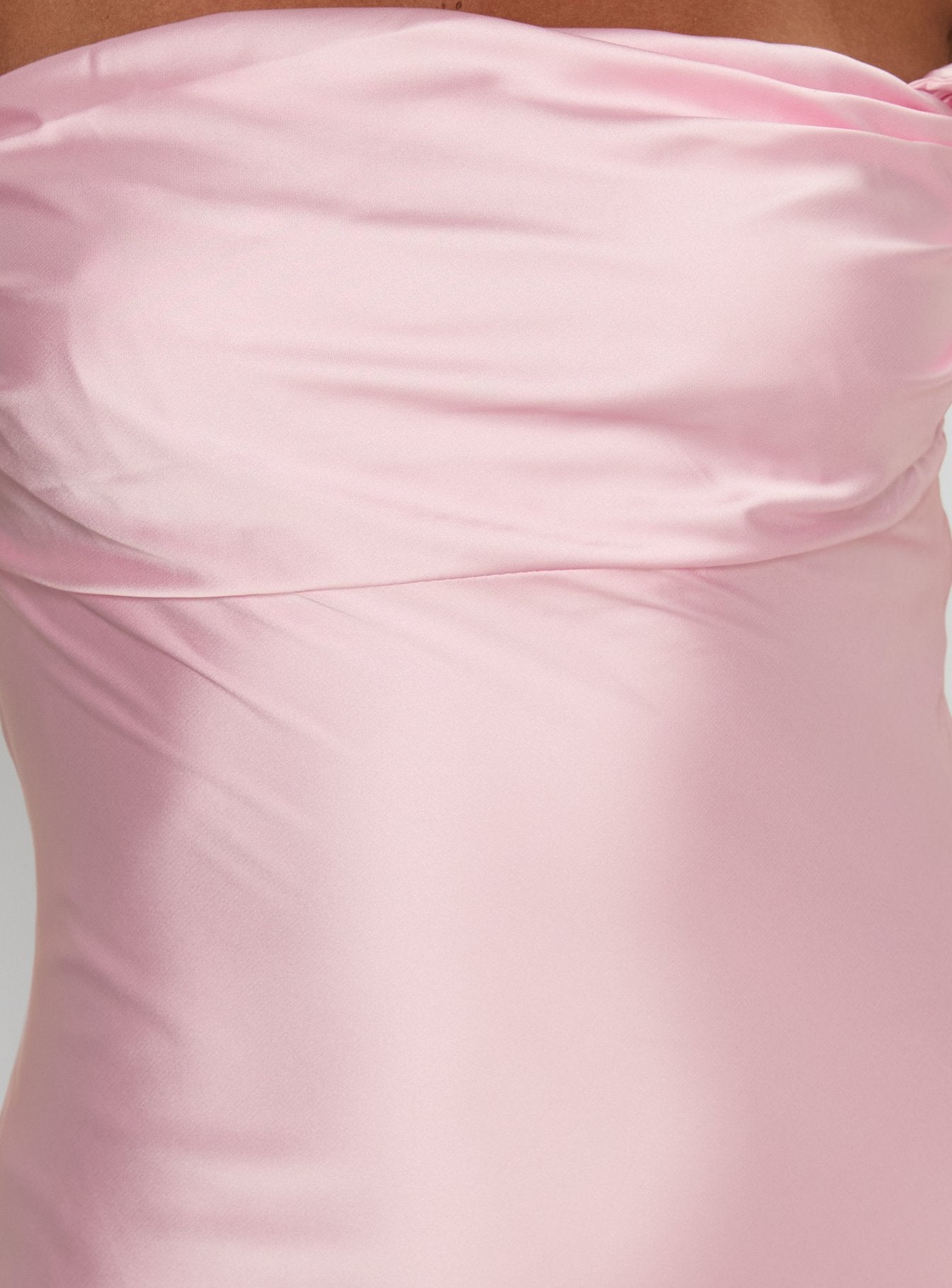 Pembe Saten Omuzdan Açık Maxi Elbise