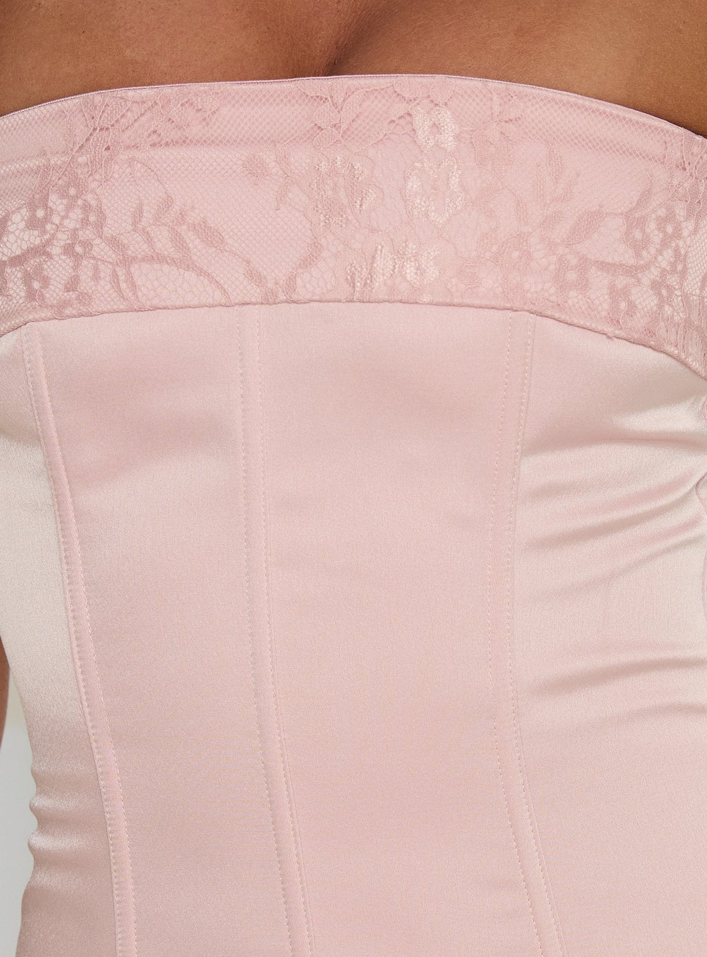 Pembe Askısız Dantel Detaylı Maxi Elbise