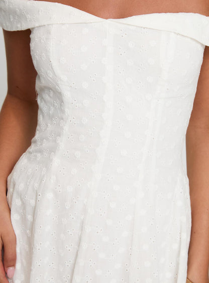 Beyaz Broderie Omuzları Açık Mini Elbise